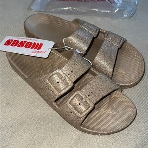 Freedom Moses  - Gold rubbery sandals